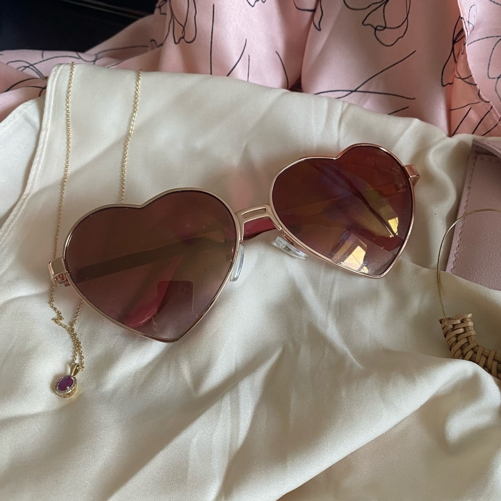 Rose Gold Heart-Shaped Sunglasses